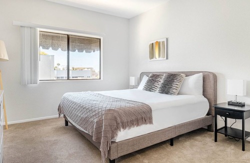 Beverly Grove Apartment | Airy West Hollywood 2BR near TJ, W 3rd St, Beverly Center, by Blueground
