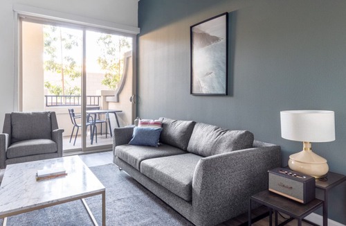 Westchester Apartment | Airy Westchester 1BR w/ Pool, Gym, BBQ, nr. Venice Beach, by Blueground