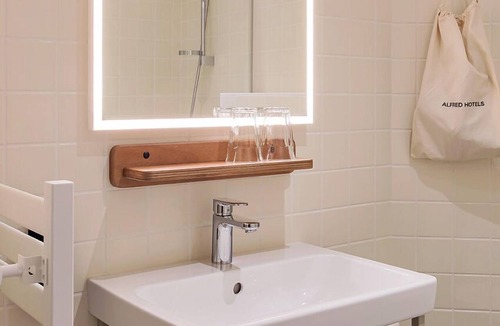 Saint-Vincent-de-Paul Hotel | Alfred Hotels Paris Gare du Nord
