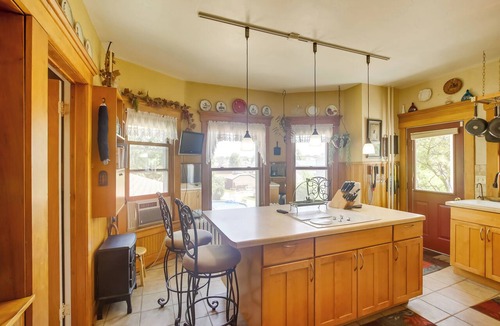 Algoma Cottage | Algoma Victorian - Steps to Lake Michigan!
