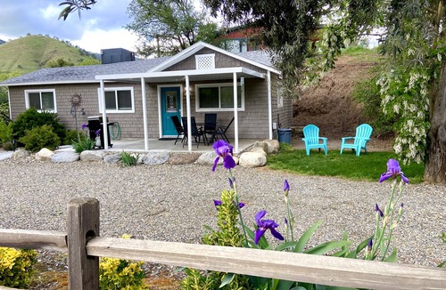 Three Rivers Cottage | All New Remodeled Cottage