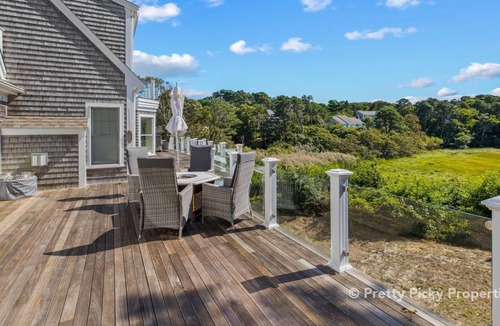 South Chatham House | Alluring, Upscale in Chatham, Striking Water View, Separate Guest House: 081-C