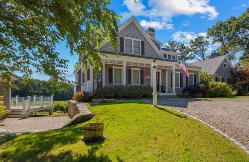 South Chatham House | Alluring, Upscale in Chatham, Striking Water View, Separate Guest House: 081-C