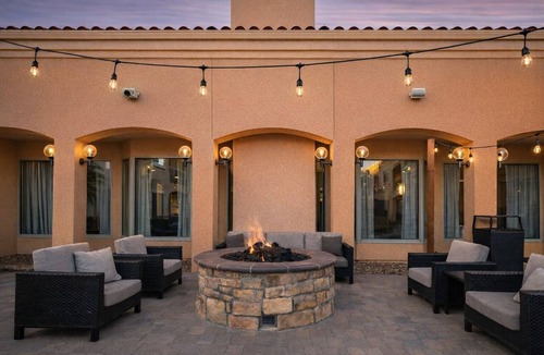 Camarillo Hotel | Always a Great Idea To Unwind! Pet-Friendly, Near Pleasant Valley Fields