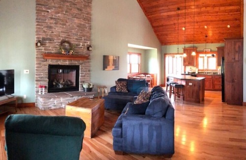 Elizabeth Cabin | Amazing Cabin Overlooking Hells Branch Valley