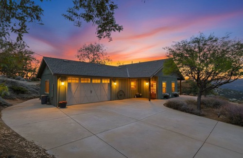 Ramona House | Amazing Mt Views-Sparkling Hot Tub-Abundant Wildlife