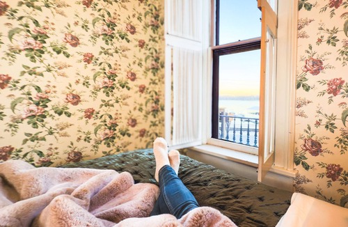 McGregor Apartment | American House 1854- Steamboat Landing, 4 Bedrooms, 1.5 Bath, Full Kitchen