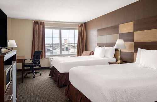 Cedar Rapids Hotel | AmericInn by Wyndham Cedar Rapids North
