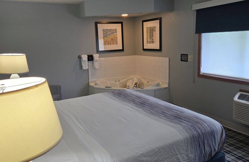 Sturgeon Bay Hotel | AmericInn by Wyndham Sturgeon Bay