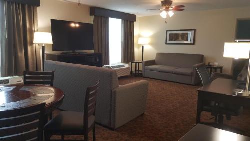 Burnsville Hotel | AmericInn & Suites Burnsville, MN