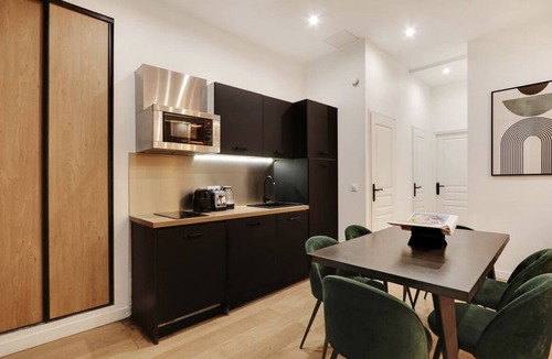 Pigalle Apartment | An Amazing 3BR/3BA in Montmartre/Sacré Coeur