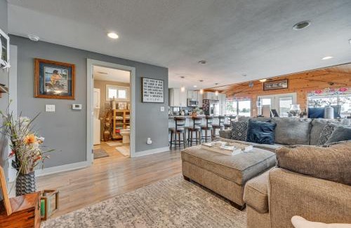 Clarion House | Angler's Cottage on Lake Cornelia: Pets Welcome!