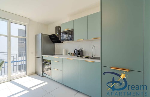 Chessy Apartment | Apartment-Apartment-Ensuite with Shower-City view