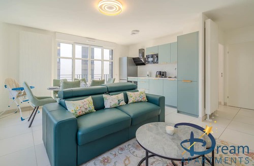 Chessy Apartment | Apartment-Apartment-Ensuite with Shower-City view