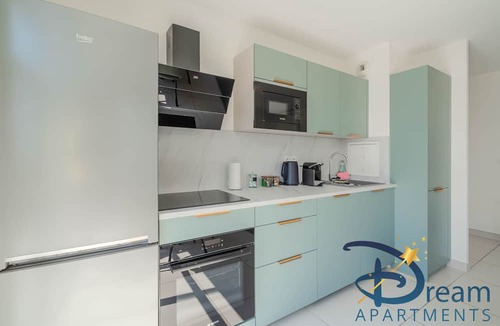 Chessy Apartment | Apartment-Apartment-Ensuite with Shower-City view