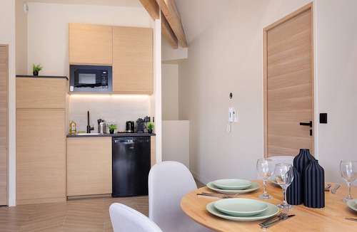 Billancourt–Rives de Seine Apartment | Apartment-Luxury-Wet room-City view