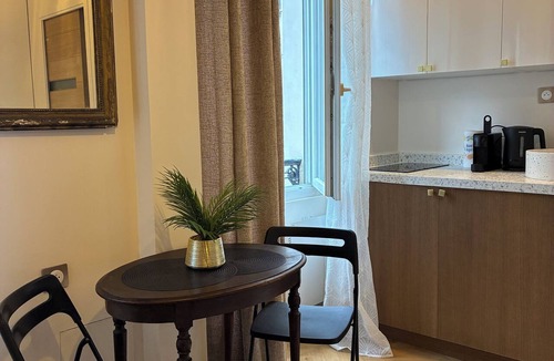 Vanves Apartment | Apartment in Southern Paris/Metro/Parking