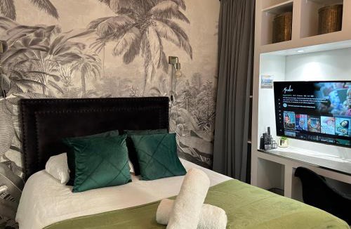 Maisons-Laffitte Apartment | Appart'TERRASSE - 20mn STADE U ARENA - CHAMPS ÉLYSÉES - RER A