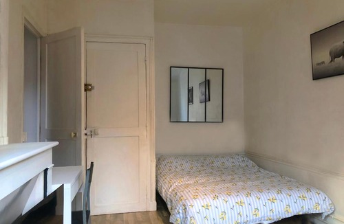 Quartier de la Plaine-de-Monceaux Apartment | Appartement 17m2 près des Champs-Élysées