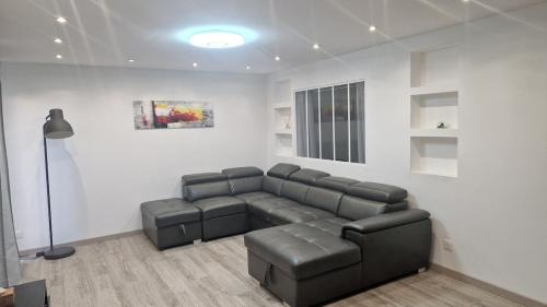 Fosses Apartment | Appartement cozy et confort avec JACUZZI proche CDG Parc Astérix Chantilly Paris