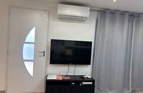 Fosses Apartment | Appartement cozy et confort avec JACUZZI proche CDG Parc Astérix Chantilly Paris