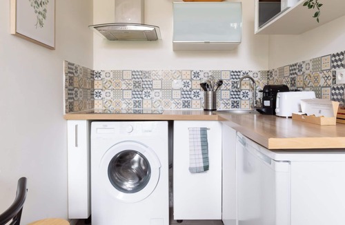 Bois-Colombes Apartment | Appartement cosy proche de Paris - Wifi - Free Parking - Tv