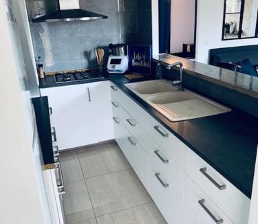 La Chapelle-en-Serval Apartment | Appartement proche Astérix, Chantilly, CDG, piscine 15 Juin au 30 Aout