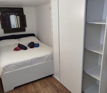Gagny Apartment | Appartement individuel 20m carrée dans charmante maison de ville à la française