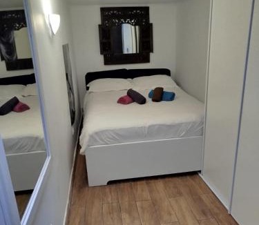 Gagny Apartment | Appartement individuel 20m carrée dans charmante maison de ville à la française