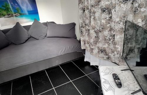 Gagny Apartment | Appartement individuel 20m carrée dans charmante maison de ville à la française