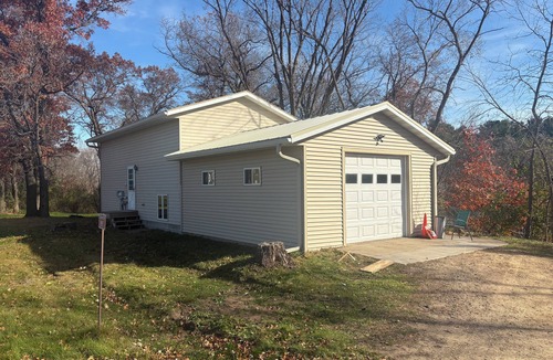 Somerset House | Apple River Rental 2-bedroom home with AC in quaint Somerset WI. Sleeps up to 8