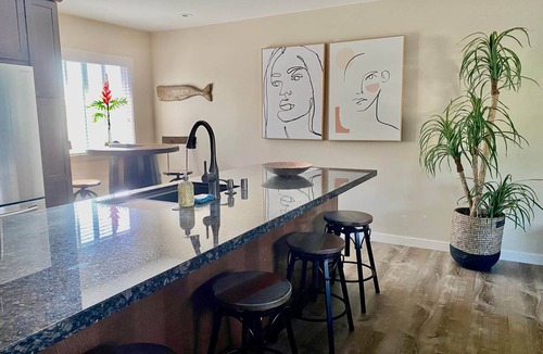 Carpinteria Apartment | Apt 9: Beautiful apartment for families near a beach.