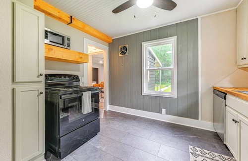 Dellwood House | Arkdale Home w/Fire Pit, 1 Mi to Castle Rock Lake