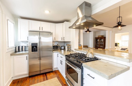 Annapolis House | "Around the Corner" from Eastport Hot Spots with Fenced-In Yard and Parking