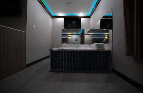 Bellflower Hotel | Artesia Motor Inn
