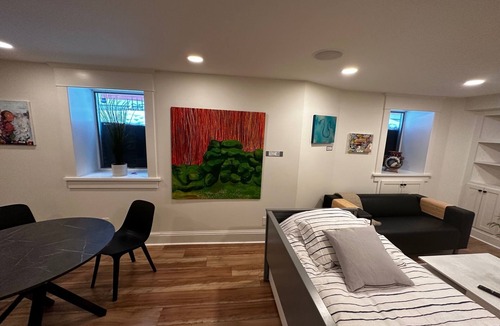 Uptown Apartment | Artist retreat by Lake Bde Maka Ska (5 people) - 2.5 miles to convention center