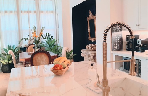 Camarillo House | Artist’s modern luxe 3 br 3 ba gem- 2 large Primary suites