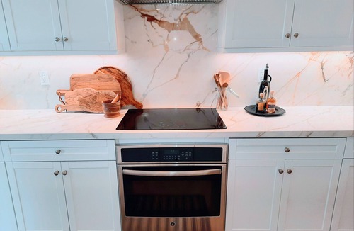 Camarillo House | Artist’s modern luxe 3 br 3 ba gem- 2 large Primary suites