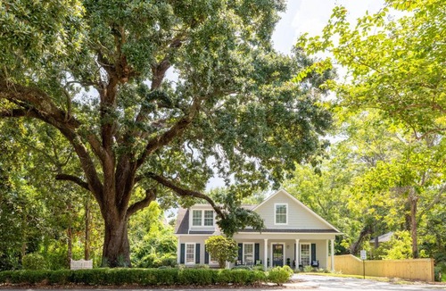 Ocean Springs House | Artsy Downtown Retreat with Hot Tub