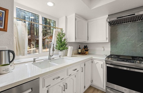 Summit Estates House | Aspen Sage Retreat | Hot Tub | Central Location