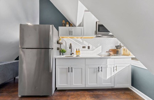 Woodridge Apartment | Attic Haven in the Pulse of the DC’s Vibrant Buzz!