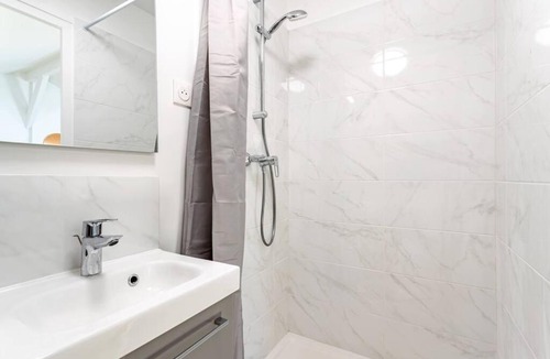 Chelles Apartment | Au bord du canal G *Paris*Disney*Gare*