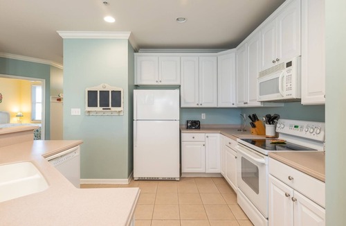 Sunset Island House | August Discounts and Short Stays Sunset Island 4 Fountain Drive East, Unit 3A