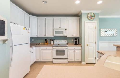 Sunset Island House | August Discounts and Short Stays Sunset Island 4 Fountain Drive East, Unit 3A