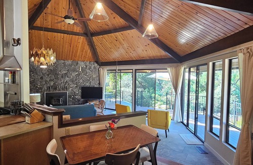 Auburn House | August specials Private Riverfront Retreat Hot Tub Near Wineries & Trails