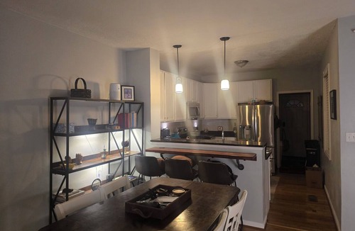 Downtown Baltimore House | Awesome 2-bedroom townhome with AC 2 blocks from Johns Hopkins Bayview Hospital