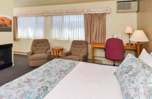 Solvang Hotel | Awesome Find! Pool, Continental Breakfast & Parking, Near Succulent Café!