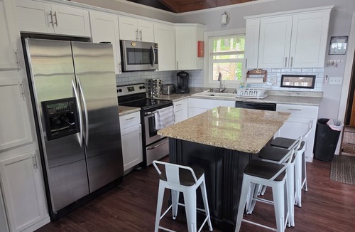 Emily Cabin | Awesome lakefront 3-bedroom cabin with guest cabin. 3 Queen beds + 2 futons.