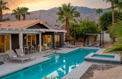 Vista Norte House | Azure Oasis - Modern Poolside Retreat