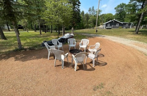 Crivitz House | Backwoods Hideaway.nIts Fo-Rest, Relaxation, & Smore